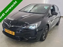 Zwart Gebruikt 2020 Opel Astra Edition Hatchback | € 14.900 (Eerlijke prijs)