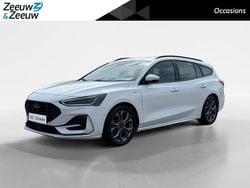 Frozen white (licht wit) Gebruikt 2023 Ford Focus ST-Line Stationwagen | € 21.425 (Goede deal)