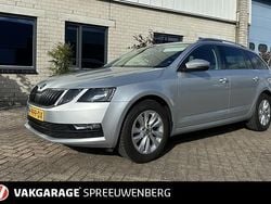 Grijs Gebruikt 2020 Skoda Octavia Clever Stationwagen | € 17.995