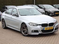 Grijs Gebruikt 2016 BMW 330e M Sport Sedan | € 17.450 (Super prijs)