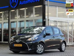 Zwart Gebruikt 2015 Toyota Yaris Hatchback | € 9.545 (Eerlijke prijs)