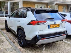 Wit Gebruikt 2022 Toyota RAV4 Hybrid Executive SUV | € 35.999 (Eerlijke prijs)