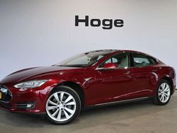 Rood Gebruikt 2013 Tesla Model S Performance Hatchback | € 16.940 (Eerlijke prijs)