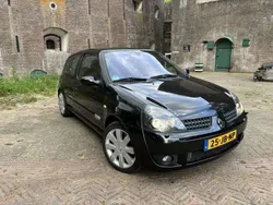 Zwart Gebruikt 2002 Renault Clio II R.S. Hatchback | € 7.750 (Eerlijke prijs)