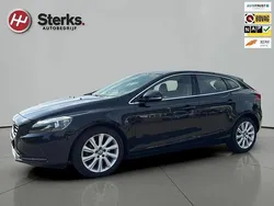 Zwart Gebruikt 2015 Volvo V40 Momentum Stationwagen | € 11.495 (Eerlijke prijs)