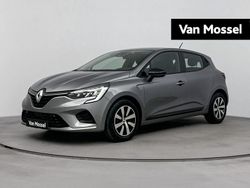 Grijs Gebruikt 2023 Renault Clio V Equilibre Hatchback | € 16.935 (Eerlijke prijs)