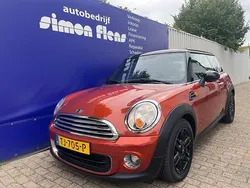 Oranje, metallic lak Gebruikt 2013 Mini ONE Chili Hatchback | € 6.245 (Eerlijke prijs)
