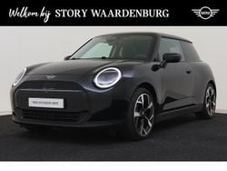 Zwart Gebruikt 2024 Mini Cooper Classic Hatchback | € 32.950
