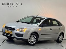 Grijs Gebruikt 2006 Ford Focus Ambiente Hatchback | € 1.699 (Eerlijke prijs)