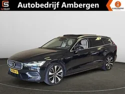 Zwart Gebruikt 2022 Volvo V60 Plus Stationwagen | € 33.900 (Eerlijke prijs)