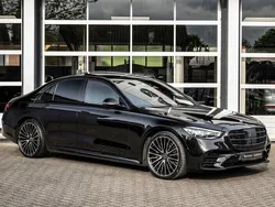 Zwart, metallic lak Gebruikt 2023 Mercedes S400 AMG line Sedan | € 158.850