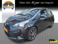 Zwart, metallic lak Gebruikt 2020 Toyota Yaris Connect Style Hatchback | € 12.995 (Eerlijke prijs)