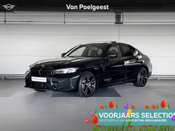 Saphirschwarz metallic (zwart metallic) Gebruikt 2024 BMW 320e M Sport Sedan | € 46.900 (Eerlijke prijs)