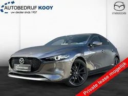 Grijs, metallic lak Nieuw 2025 Mazda 3 Takumi-Line Sedan | € 40.445 (Eerlijke prijs)