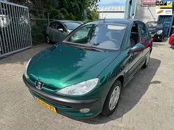 Groen Gebruikt 2001 Peugeot 206 Hatchback | € 2.749 (Iets duurder)