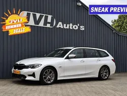 Wit, metallic lak Gebruikt 2022 BMW 330 Sport Line Stationwagen | € 28.750 (Super prijs)