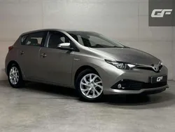 Bruin Gebruikt 2016 Toyota Auris Hybrid Executive Hatchback | € 14.750 (Eerlijke prijs)