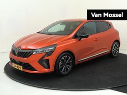 Oranje Gebruikt 2025 Renault Clio V Techno Hatchback | € 22.940 (Duur)