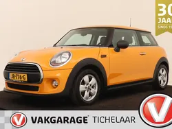 Oranje Gebruikt 2016 Mini Cooper Hatchback | € 9.699 (Goede deal)