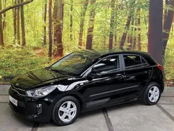 Zwart, metallic lak Gebruikt 2020 Kia Rio Comfort Hatchback | € 11.950 (Super prijs)