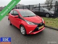 Rood Gebruikt 2015 Toyota Aygo X-play Hatchback | € 6.450 (Super prijs)