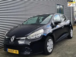 Zwart Gebruikt 2014 Renault Clio IV Expression Hatchback | € 3.995 (Eerlijke prijs)