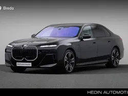 Zwart Gebruikt 2024 BMW 750e Comfort Edition Sedan | € 109.880 (Eerlijke prijs)