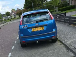 Blauw Gebruikt 2004 Ford Focus Hatchback | € 4.000