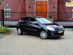 Zwart Gebruikt 2009 Renault Clio II Dynamique Hatchback | € 2.750 (Eerlijke prijs)