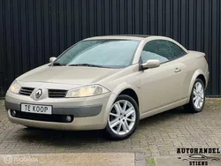 Beige Gebruikt 2004 Renault Mégane Cabriolet Luxe Cabriolet | € 2.450 (Eerlijke prijs)