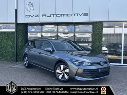 Grijs, metallic lak Gebruikt 2024 VW Passat Comfortline Stationwagen | € 36.950 (Eerlijke prijs)