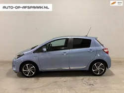 Blauw Gebruikt 2018 Toyota Yaris Premium Hatchback | € 15.888 (Eerlijke prijs)