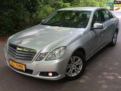 Grijs, metallic lak Gebruikt 2010 Mercedes E250 Sedan | € 16.950 (Eerlijke prijs)