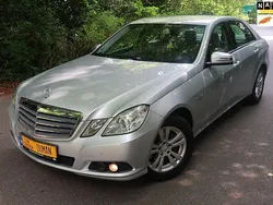 Grijs, metallic lak Gebruikt 2010 Mercedes E250 Sedan | € 17.950 (Eerlijke prijs)