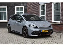 Grijs Gebruikt 2022 Cupra Born Hatchback | € 23.650 (Eerlijke prijs)