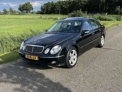 Zwart Gebruikt 2004 Mercedes E240 Avantgarde Sedan | € 5.495 (Eerlijke prijs)