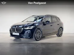 Saphirschwarz metallic (zwart metallic) Gebruikt 2024 BMW 225 Active Tourer M Sport MPV | € 42.995 (Super prijs)