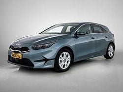 Grijs metallic Gebruikt 2024 Kia Ceed Hatchback | € 24.925 (Eerlijke prijs)