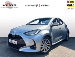 Zilver Gebruikt 2024 Toyota Yaris Hybrid Business Edition Hatchback | € 24.500 (Eerlijke prijs)