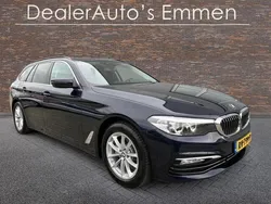 Blauw, metallic lak Gebruikt 2018 BMW 520 Executive Stationwagen | € 20.950 (Goede deal)