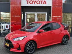 Rood Gebruikt 2022 Toyota Yaris Hybrid Style Hatchback | € 21.700 (Eerlijke prijs)