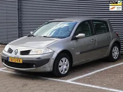 Grijs Gebruikt 2006 Renault Mégane II Dynamique Hatchback | € 2.695 (Eerlijke prijs)