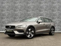 Grijs Gebruikt 2019 Volvo V60 CC Pro Stationwagen | € 35.399 (Goede deal)