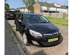 Bruin Gebruikt 2011 Opel Astra Selection Hatchback | € 4.000 (Eerlijke prijs)