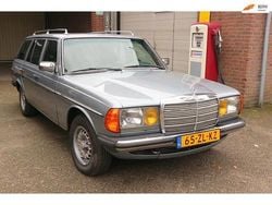 Blauw Gebruikt 1981 Mercedes E200 Stationwagen | € 6.950