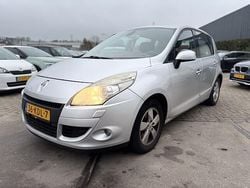Grijs (metallic) Gebruikt 2009 Renault Scénic III Dynamique MPV | € 3.250 (Eerlijke prijs)