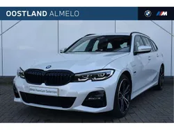 Wit, metallic lak Gebruikt 2022 BMW 330 Executive Stationwagen | € 40.950 (Eerlijke prijs)