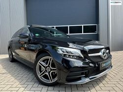 Zwart, metallic lak Gebruikt 2019 Mercedes C200 Premium Plus Stationwagen | € 27.950 (Eerlijke prijs)