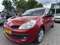 Rood Gebruikt 2007 Renault Clio II Expression Hatchback | € 1.999 (Eerlijke prijs)