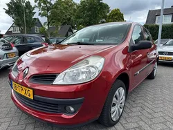 Rood Gebruikt 2007 Renault Clio II Expression Hatchback | € 2.399 (Eerlijke prijs)